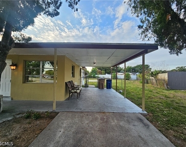 423 Morgan Circle S - Photo Thumbnail 2