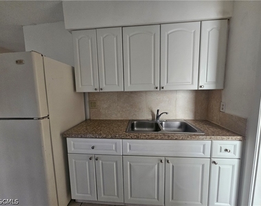 423 Morgan Circle S - Photo Thumbnail 7