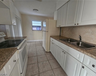 423 Morgan Circle S - Photo Thumbnail 9