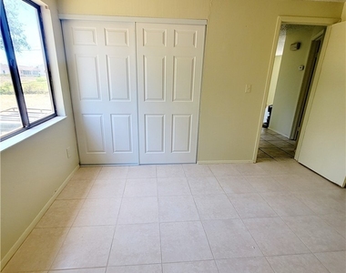 704 W Cleveland Lane - Photo Thumbnail 8