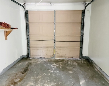 704 W Cleveland Lane - Photo Thumbnail 4