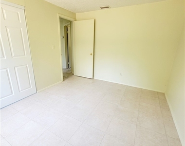 704 W Cleveland Lane - Photo Thumbnail 9