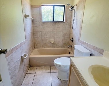 704 W Cleveland Lane - Photo Thumbnail 10