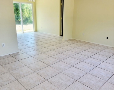 704 W Cleveland Lane - Photo Thumbnail 2