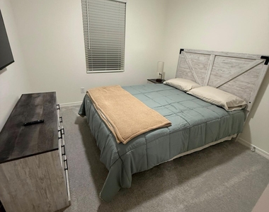 2051 E Night Rider Road - Photo Thumbnail 52
