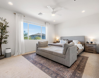 21927 N 31st Place - Photo Thumbnail 11