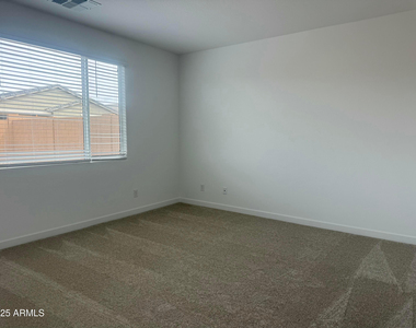 2890 E Frontiersman Lane - Photo Thumbnail 5