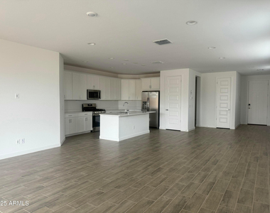2890 E Frontiersman Lane - Photo Thumbnail 3