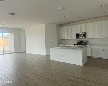 2890 E Frontiersman Lane - Photo Thumbnail 2