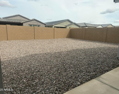 2890 E Frontiersman Lane - Photo Thumbnail 15