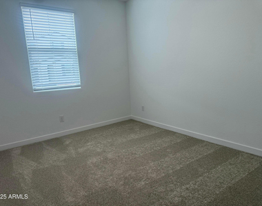 2890 E Frontiersman Lane - Photo Thumbnail 8