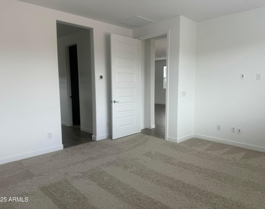 2890 E Frontiersman Lane - Photo Thumbnail 6