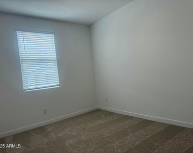 2890 E Frontiersman Lane - Photo Thumbnail 9