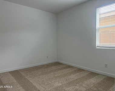 2890 E Frontiersman Lane - Photo Thumbnail 10