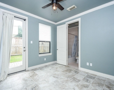 2222 Hilshire Lake Drive - Photo Thumbnail 4