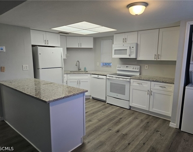 5019 Sw 16th Place - Photo Thumbnail 9