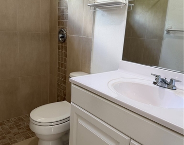 2804 River Ridge Boulevard - Photo Thumbnail 11