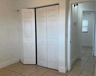 2804 River Ridge Boulevard - Photo Thumbnail 10