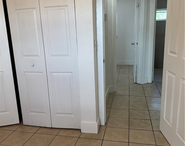 2804 River Ridge Boulevard - Photo Thumbnail 9