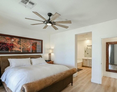 2423 W Shadow Glen Court - Photo Thumbnail 5