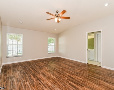 306 Ne 17th Place - Photo Thumbnail 12