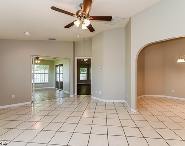 306 Ne 17th Place - Photo Thumbnail 1
