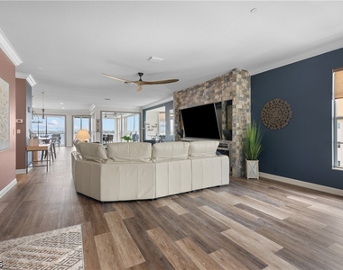 4235 Se 20th Place - Photo Thumbnail 1