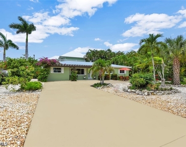 1155 6th Street S - Photo Thumbnail 3