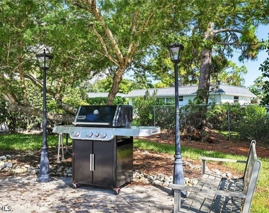 84 Georgetown Boulevard - Photo Thumbnail 24