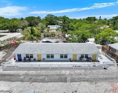 407 Mango Avenue - Photo Thumbnail 18