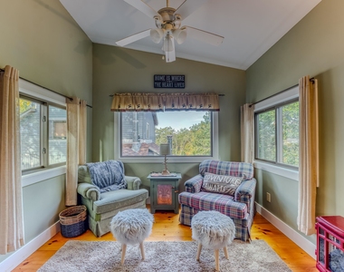 28 Condo - Photo Thumbnail 14