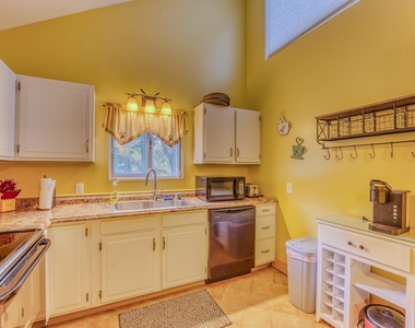28 Condo - Photo Thumbnail 11