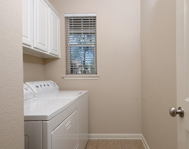 50 E Pipers Green - Photo Thumbnail 8