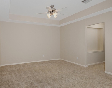 50 E Pipers Green - Photo Thumbnail 21