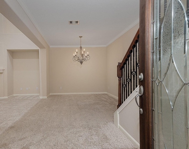 50 E Pipers Green - Photo Thumbnail 2