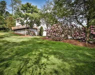 28 Newton - Photo Thumbnail 2