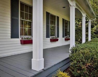 28 Newton - Photo Thumbnail 3
