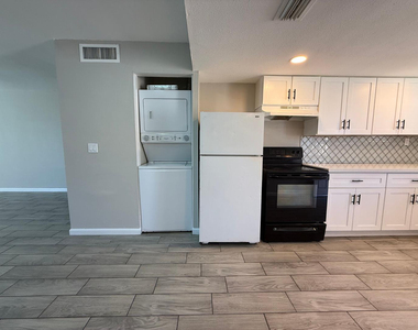 3302 W Loma Lane - Photo Thumbnail 3