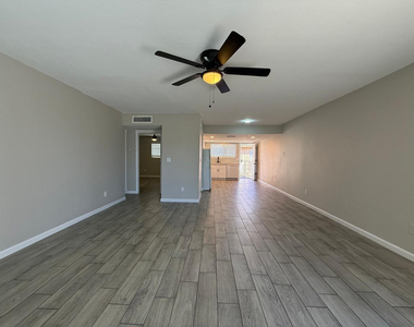 3302 W Loma Lane - Photo Thumbnail 1