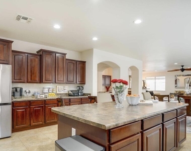 17572 W Andora Street - Photo Thumbnail 6