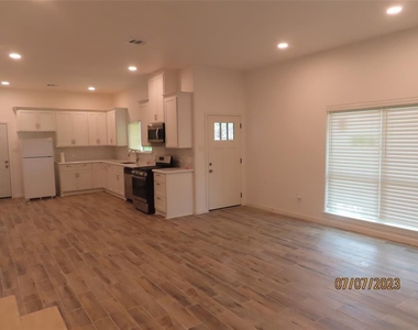 403 Highridge Street - Photo Thumbnail 6