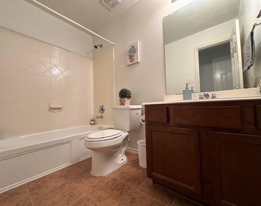 10426 Whisper Bluff Drive - Photo Thumbnail 16