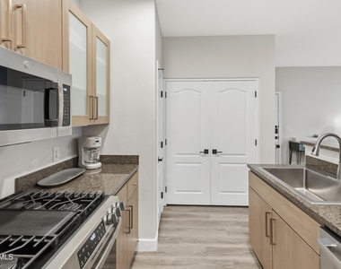 6900 E Princess Drive - Photo Thumbnail 6