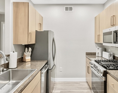 6900 E Princess Drive - Photo Thumbnail 5