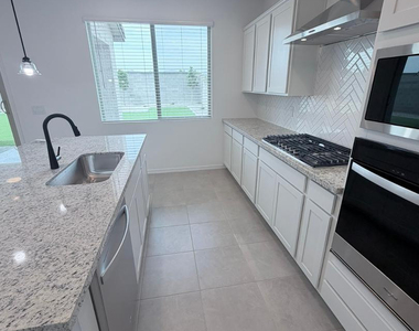 24172 W Raymond Street - Photo Thumbnail 10