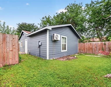 6715 Victoria Street - Photo Thumbnail 4