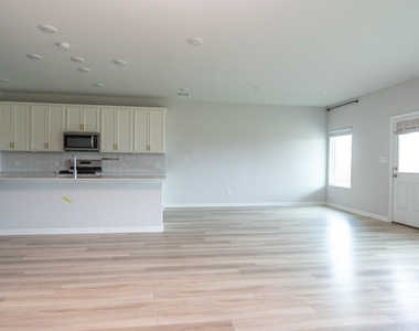 13108 Chapala Way - Photo Thumbnail 8