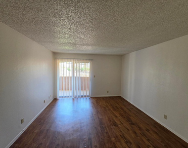 540 N May Street - Photo Thumbnail 10