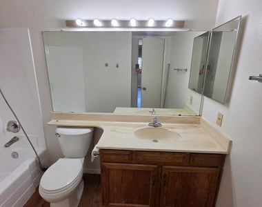 540 N May Street - Photo Thumbnail 12