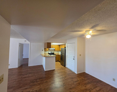 540 N May Street - Photo Thumbnail 9